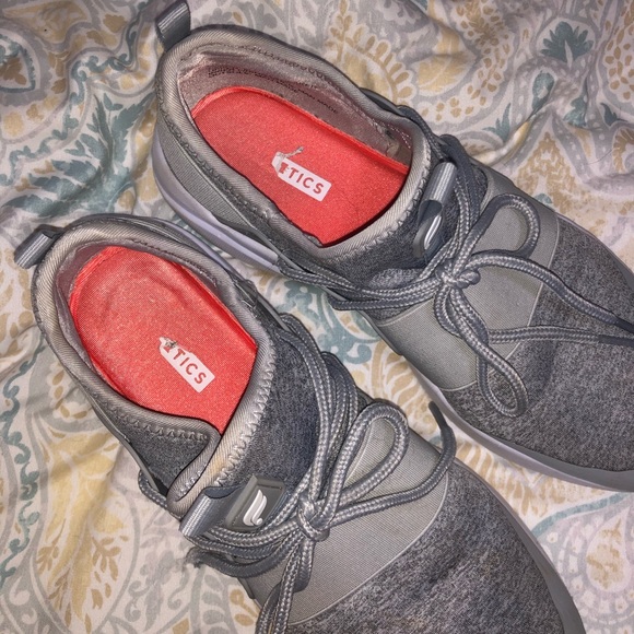 Fabletics shoes - Picture 2 of 3